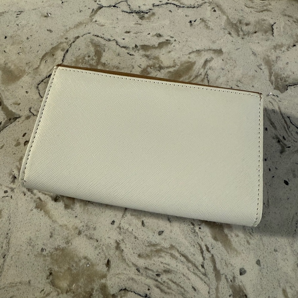 Guess Wallet - Picture 2 of 3